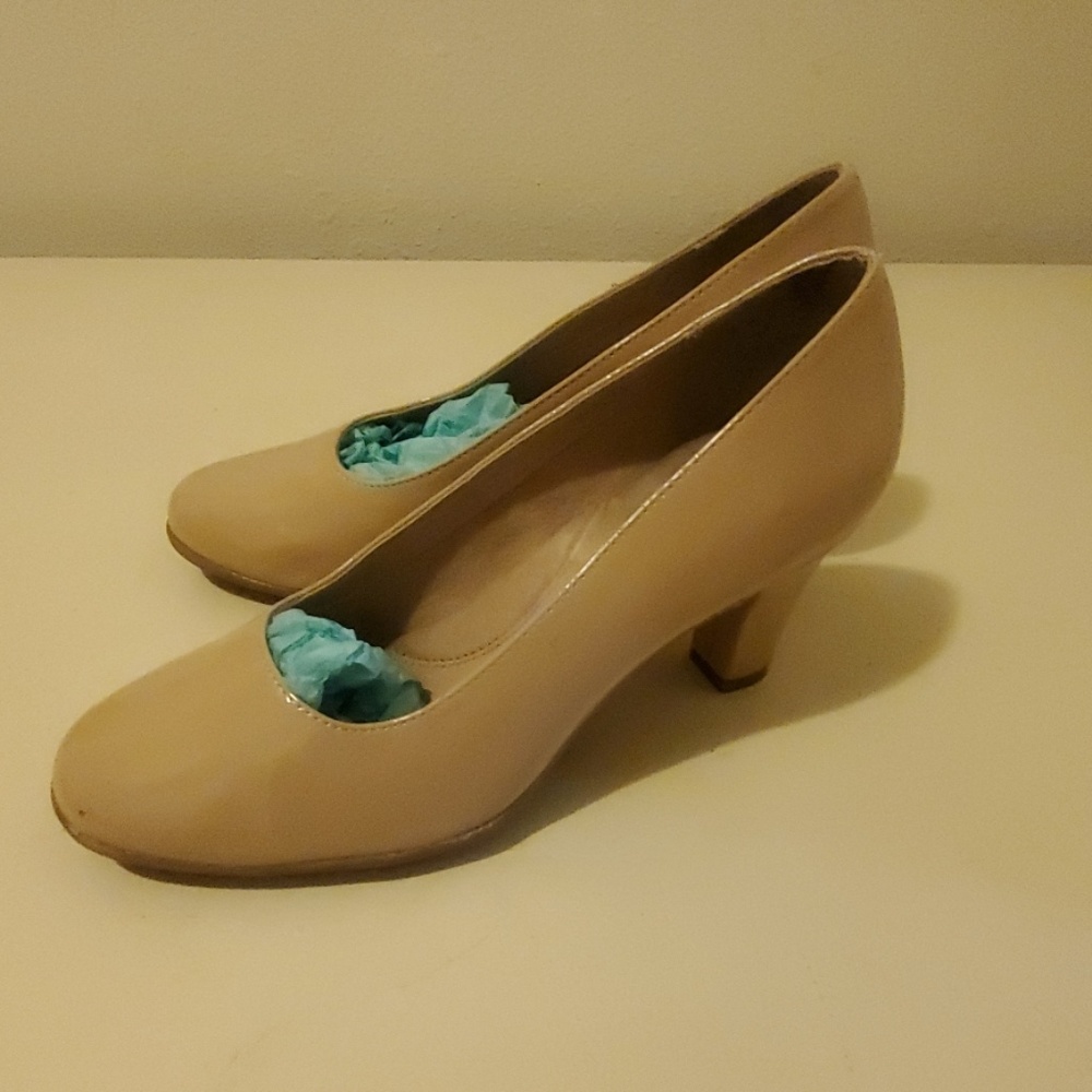 Chunky nude aerosol heel